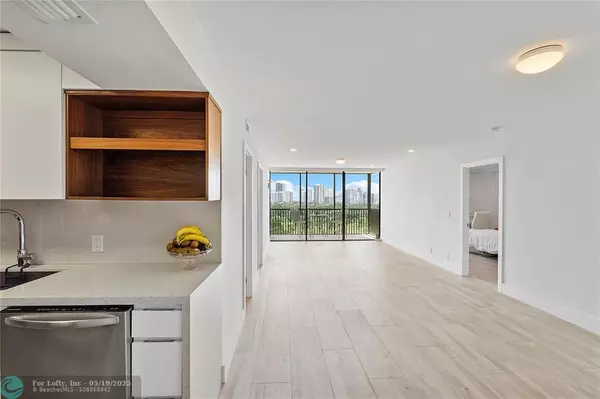 Aventura, FL 33180,20301 W Country Club Dr #1428