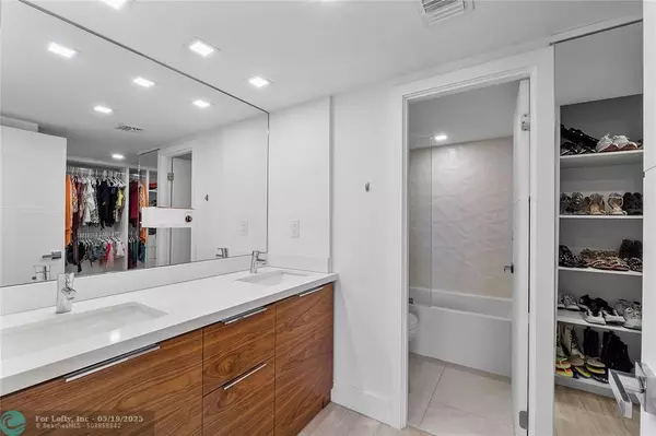 Aventura, FL 33180,20301 W Country Club Dr #1428