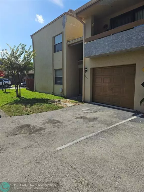 8455 W Missionwood Dr, Hollywood, FL 33025