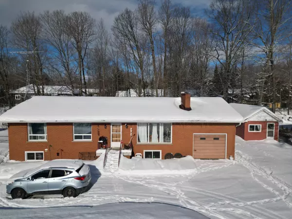 22 Oakwood AVE, Tiny, ON L9M 0J2