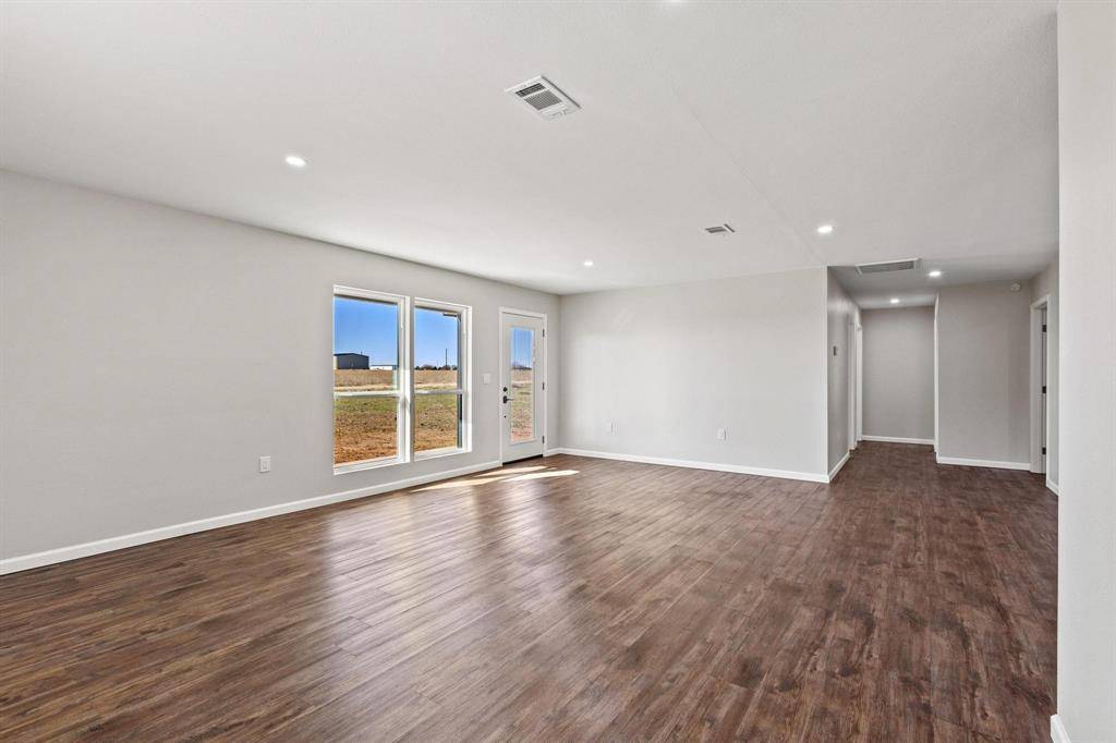 Sumner, TX 75486,32 Private Road 33084