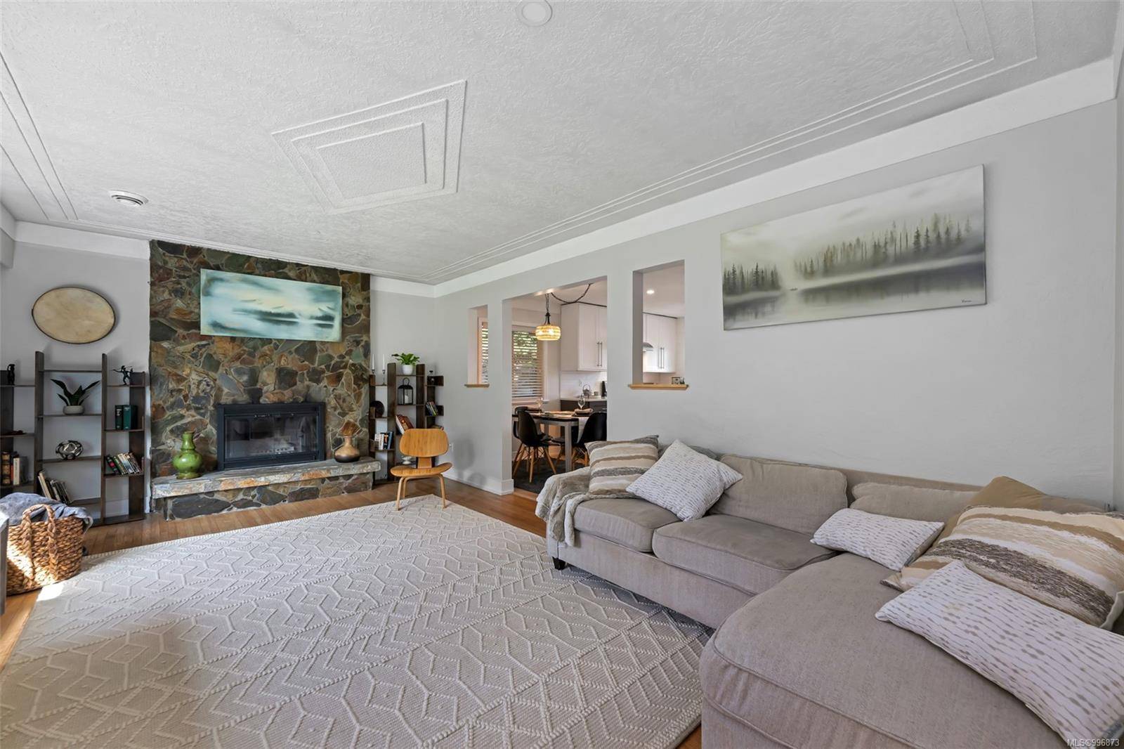 Saanich, BC V8X 3C9,1006 Karen Cres