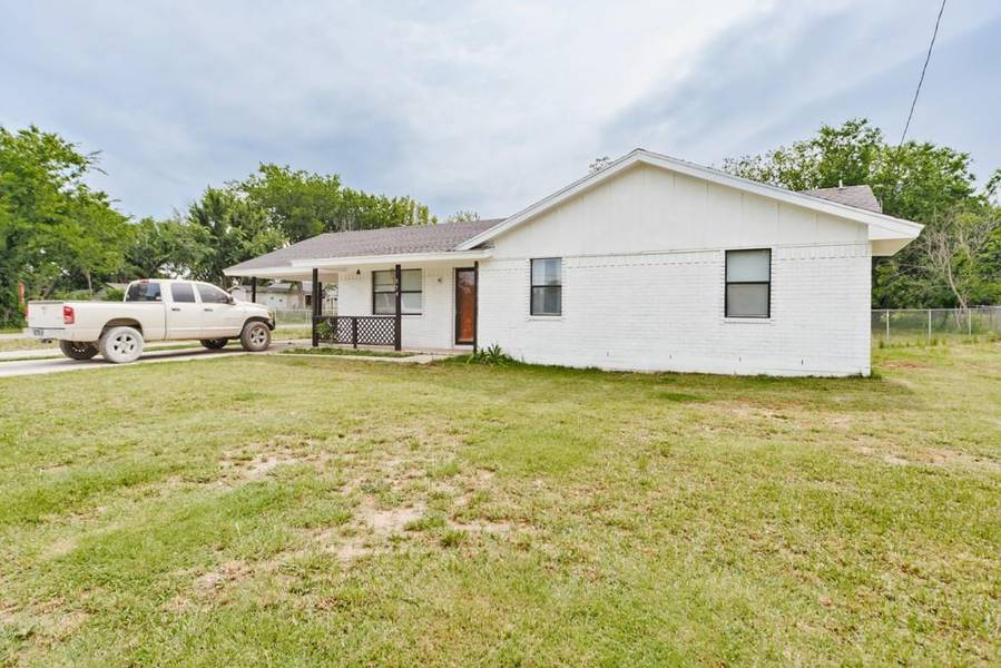 510 N Proctor Street, Alvord, TX 76225