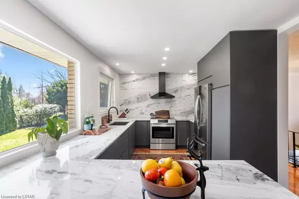 London South, ON N6K 1B2,688 Westmount Hills DR E