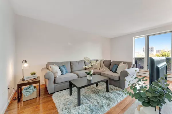 Hamilton, ON L8N 1Y7,81 CHARLTON AVE E #201