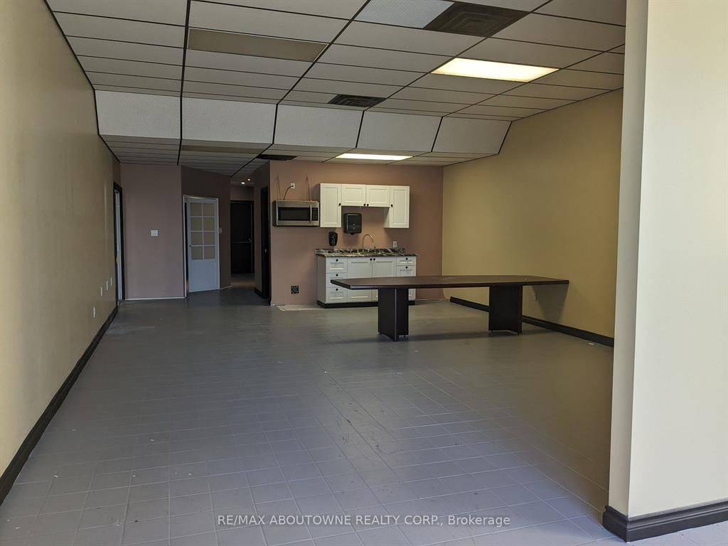 Welland, ON L3B 3K2,335 King ST