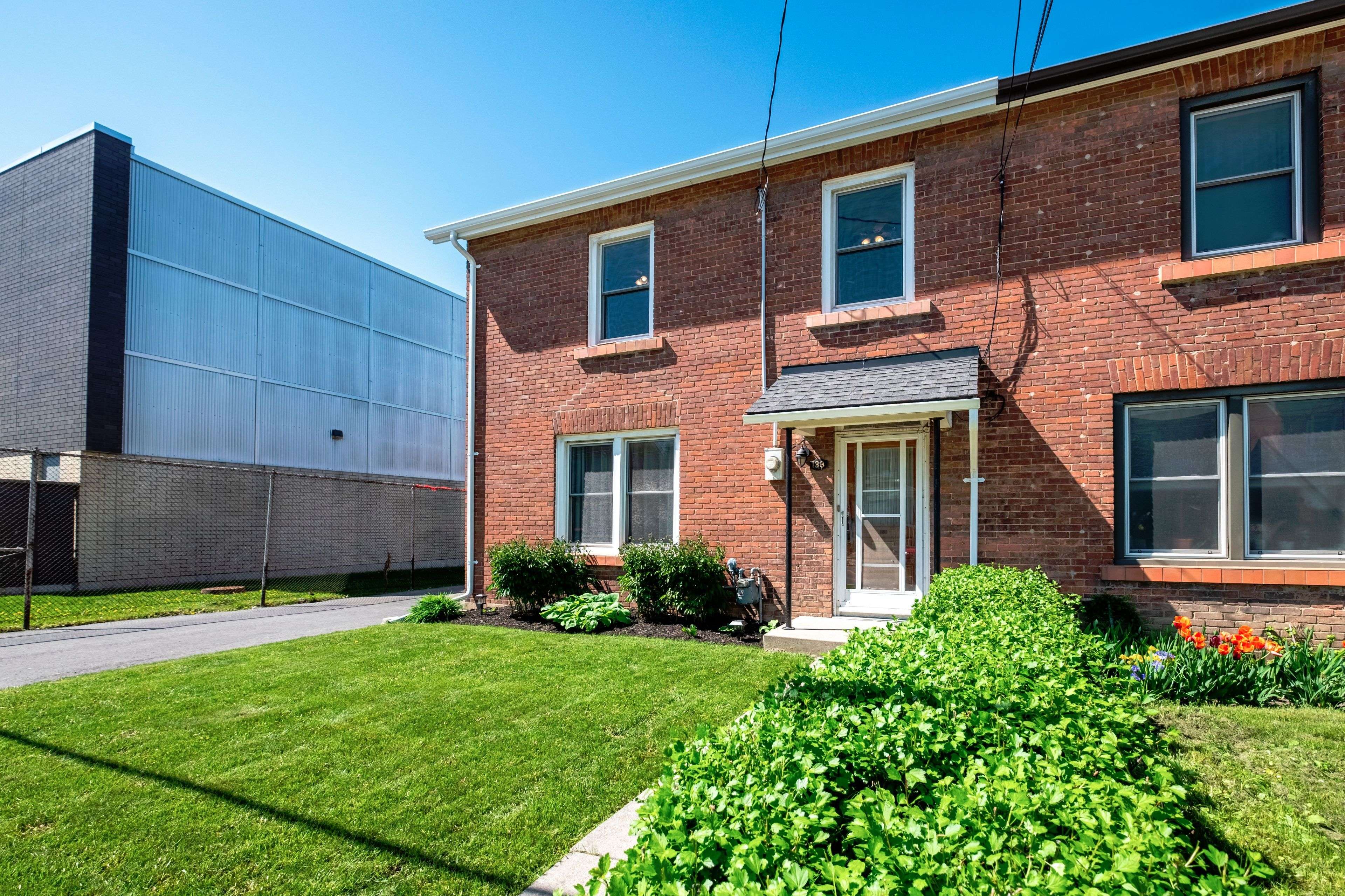Kingston, ON K7K 2C6,139 Stephen ST