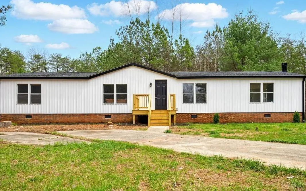 330 Bloxsom RD, Callands, VA 24530