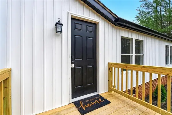 330 Bloxsom RD, Callands, VA 24530