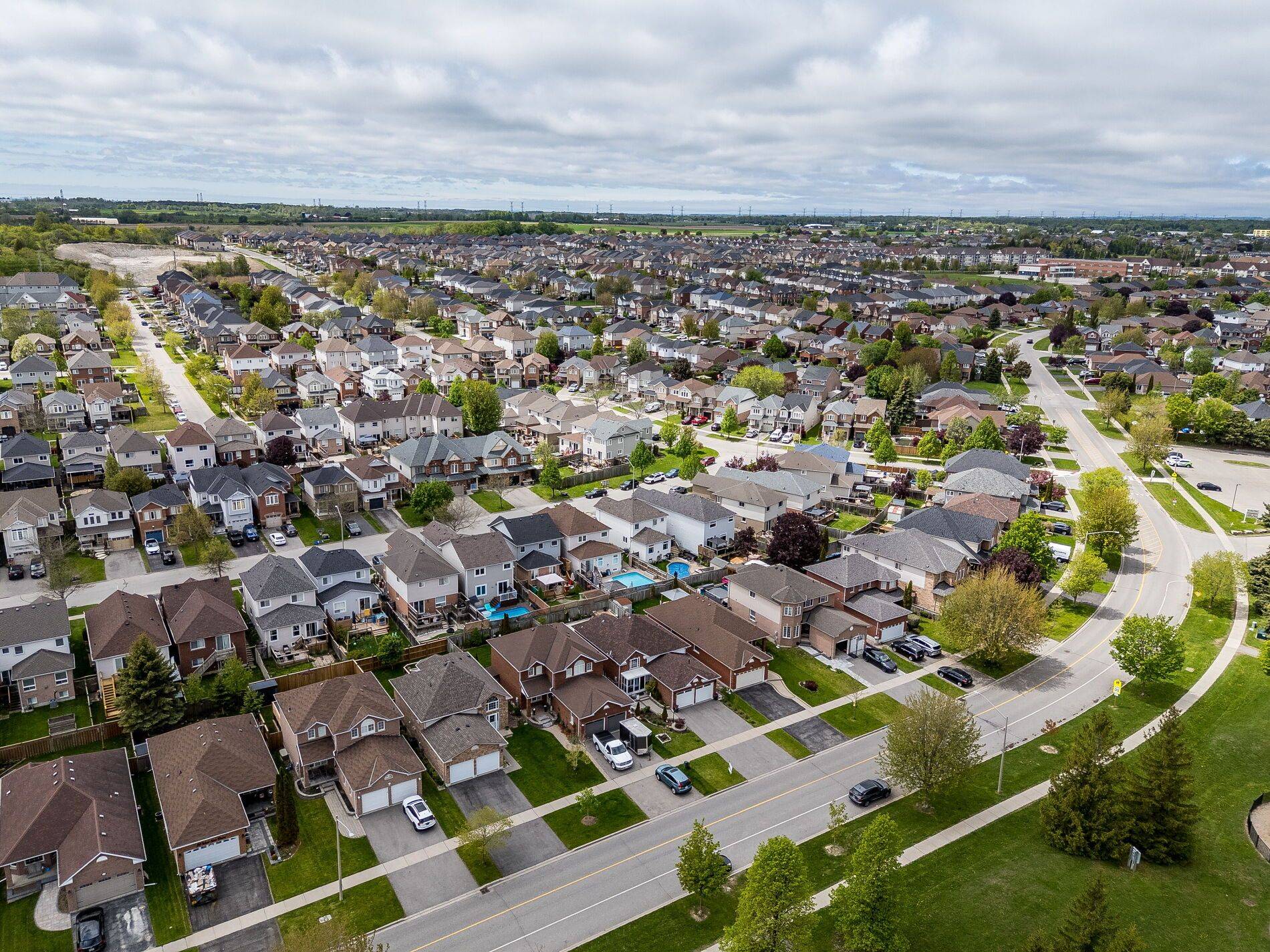 Clarington, ON L1C 4Y8,28 West Side DR