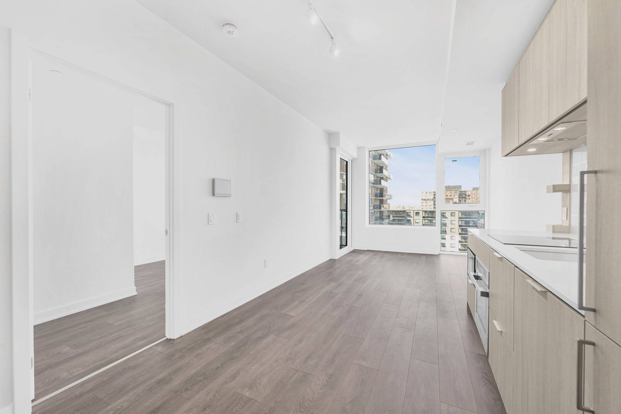 Mississauga, ON L5G 0E1,28 Ann ST #714
