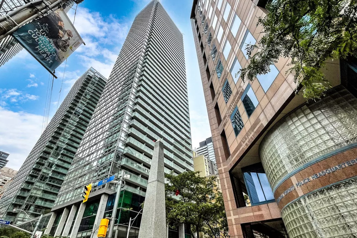 Toronto C01, ON M4Y 1A5,38 Grenville ST #808