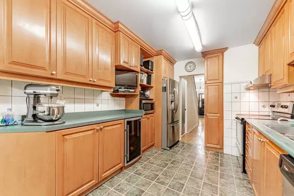 Toronto C01, ON M6J 1N2,11 Alma AVE