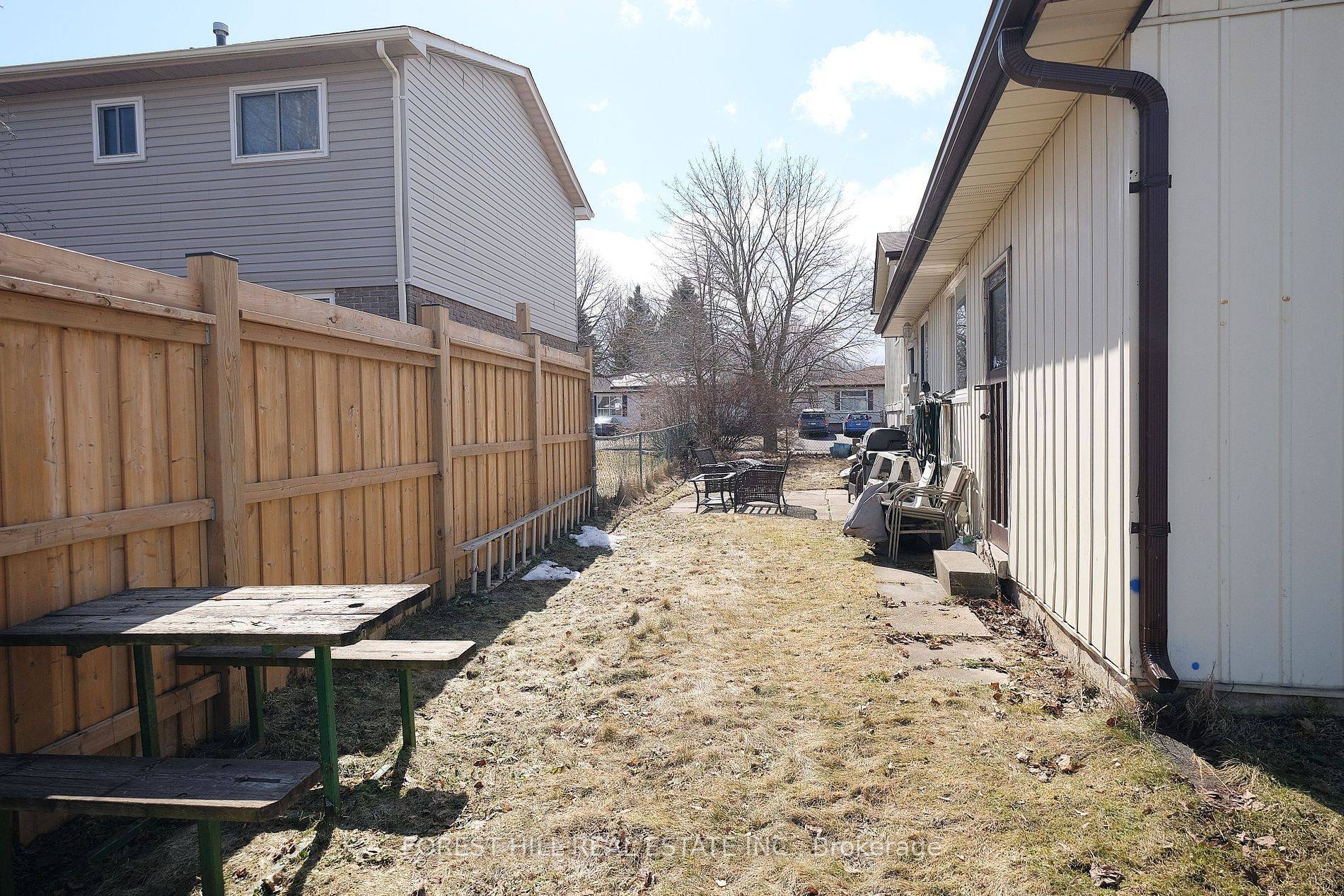 Barrie, ON L4N 4X6,449 Leacock DR