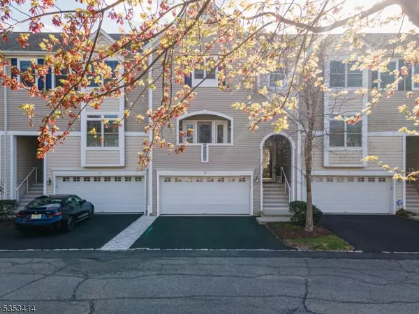 28 Windjammer Ln, Mount Arlington Boro, NJ 07856