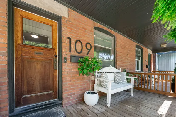 Toronto E01, ON M4M 2Y9,109 Coady AVE