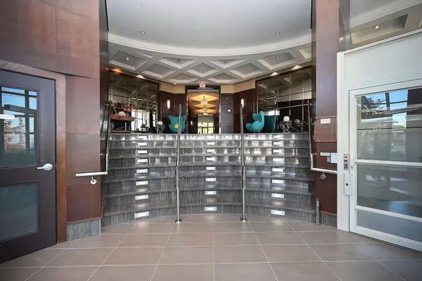 Oakville, ON L6H 0H1,2480 Prince Michael DR #724