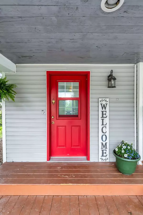 Prince Edward County, ON K0K 2T0,13965 Loyalist Pkwy