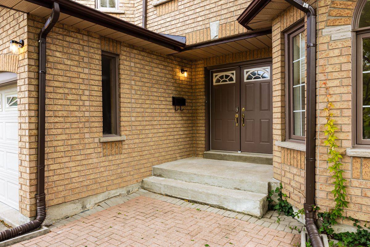 Richmond Hill, ON L4C 9X1,3 Creekview AVE