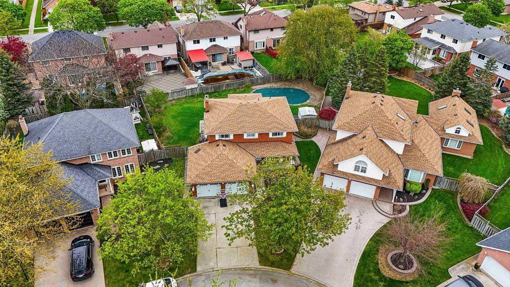 St. Catharines, ON L2S 3J9,21 Walters CT