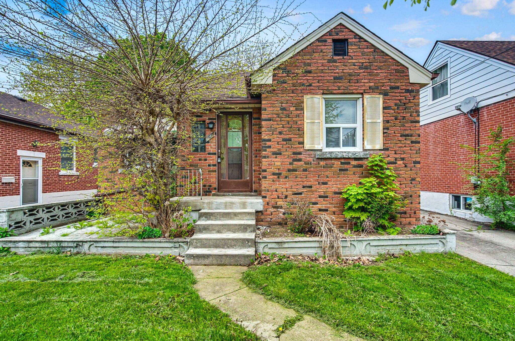 Hamilton, ON L8K 3C9,48 Woodbridge RD