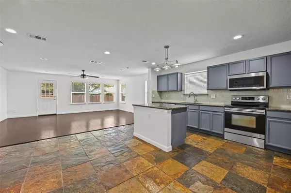 Desoto, TX 75115,1117 Beeblossom Drive