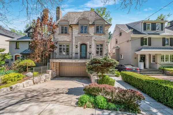 15 Delavan AVE, Toronto C03, ON M5P 1T2