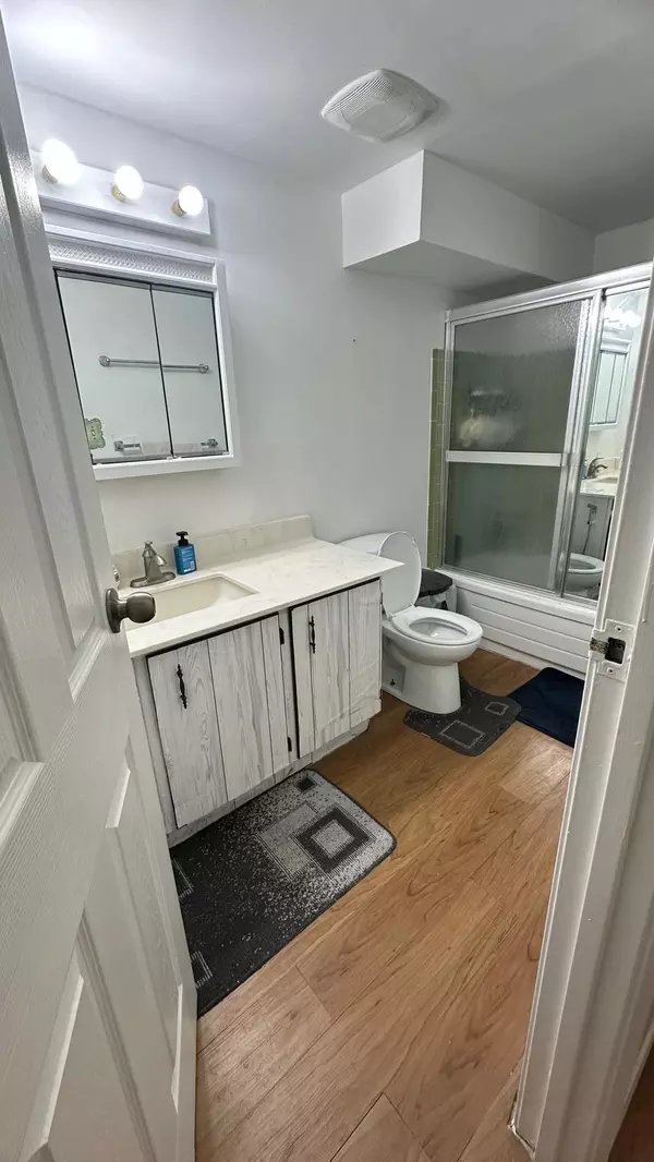 Toronto E11, ON M1B 2T1,12 Bushwood CT S