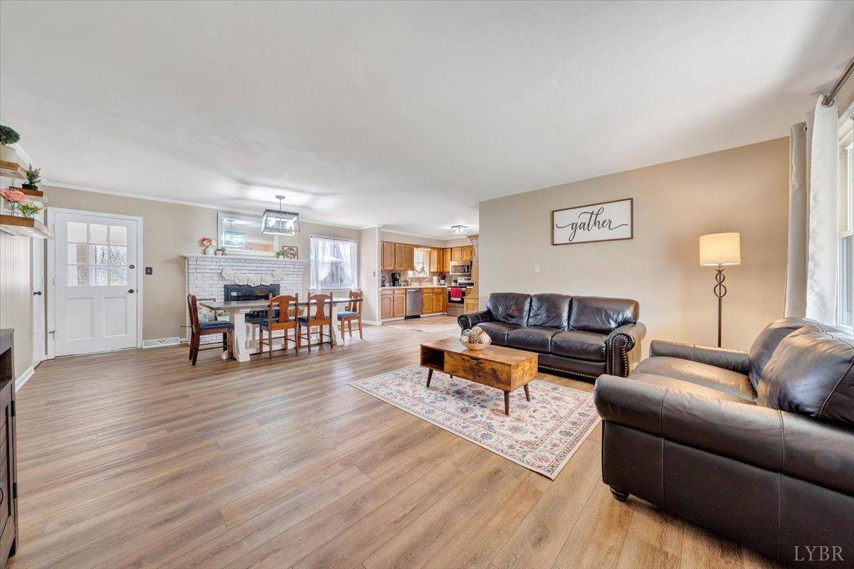 Blue Ridge, VA 24064,414 Pin Oak DR