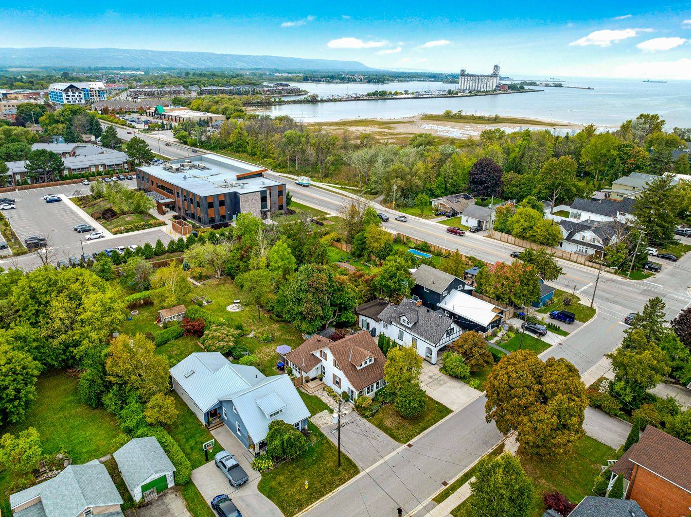 Collingwood, ON L9Y 3X4,77 Niagara ST