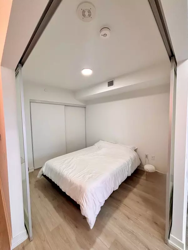 Toronto C08, ON M4W 0B4,395 Bloor ST E #1507