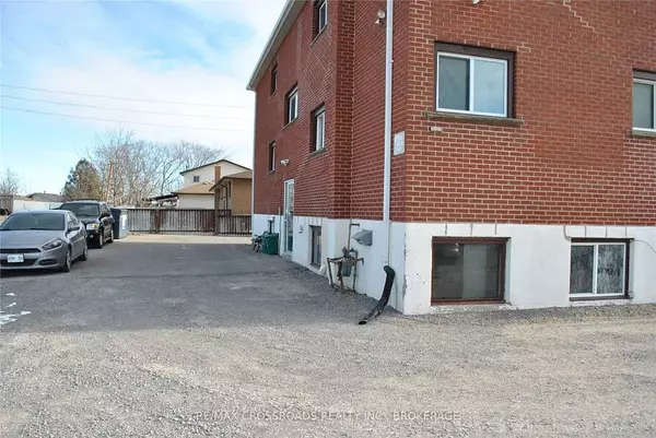 Oshawa, ON L1H 3E2,390 Dean AVE