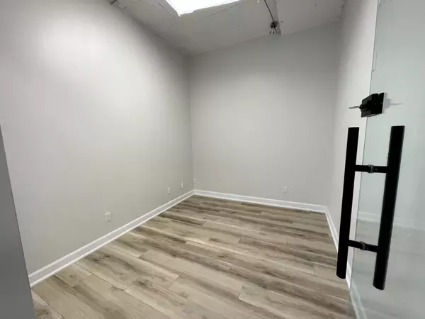 230 Lakeshore RD E #205-5A, Mississauga, ON L5G 1G7