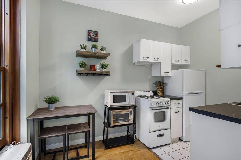 New York, NY 10075,508 East 78th ST #4G