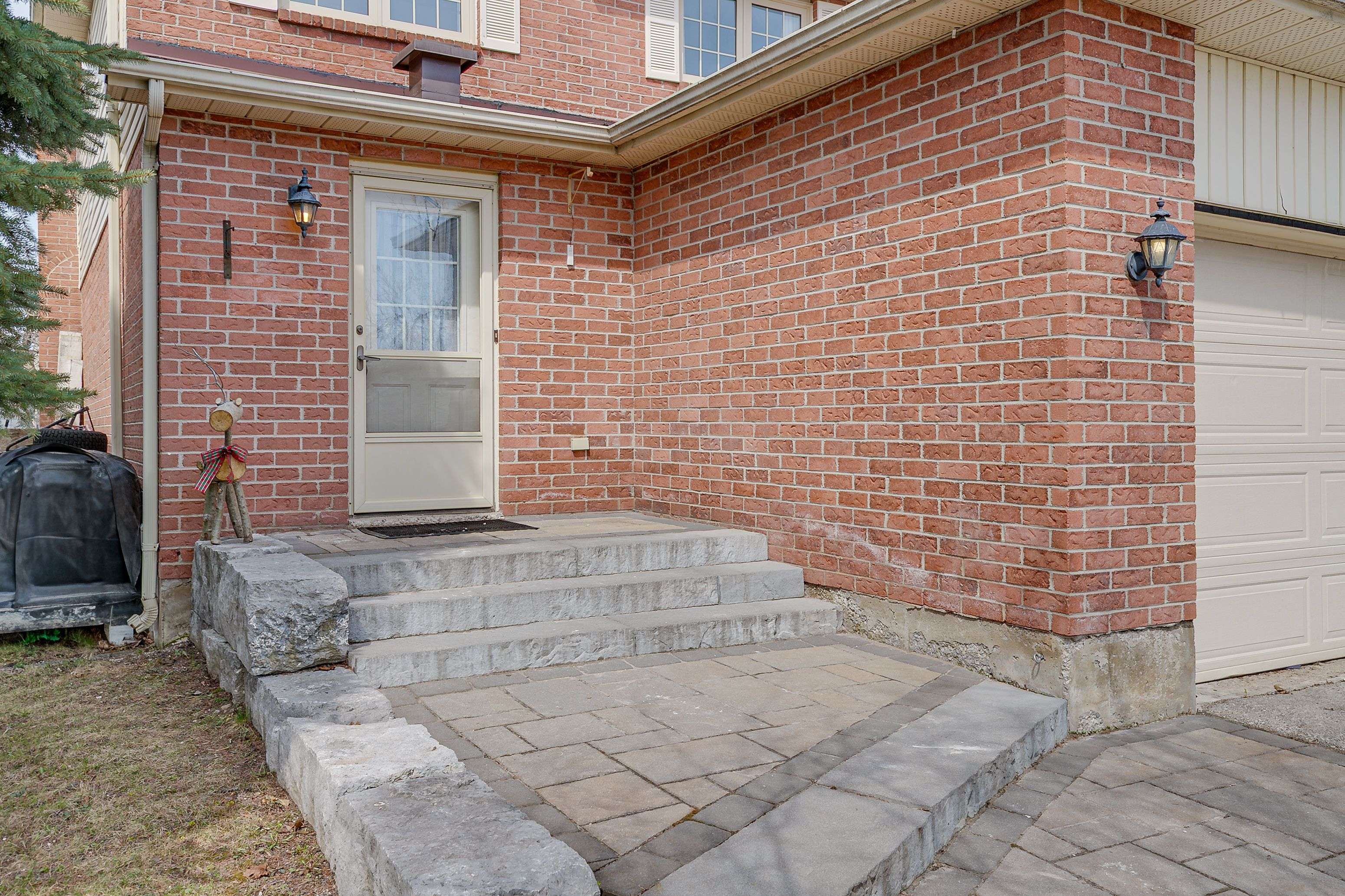 Barrie, ON L4M 5X9,304 Hickling TRL
