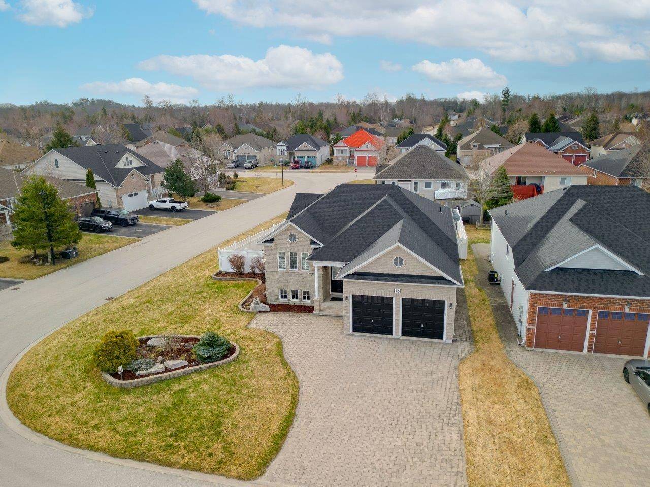 Wasaga Beach, ON L9Z 3B3,16 Red Pine CRES