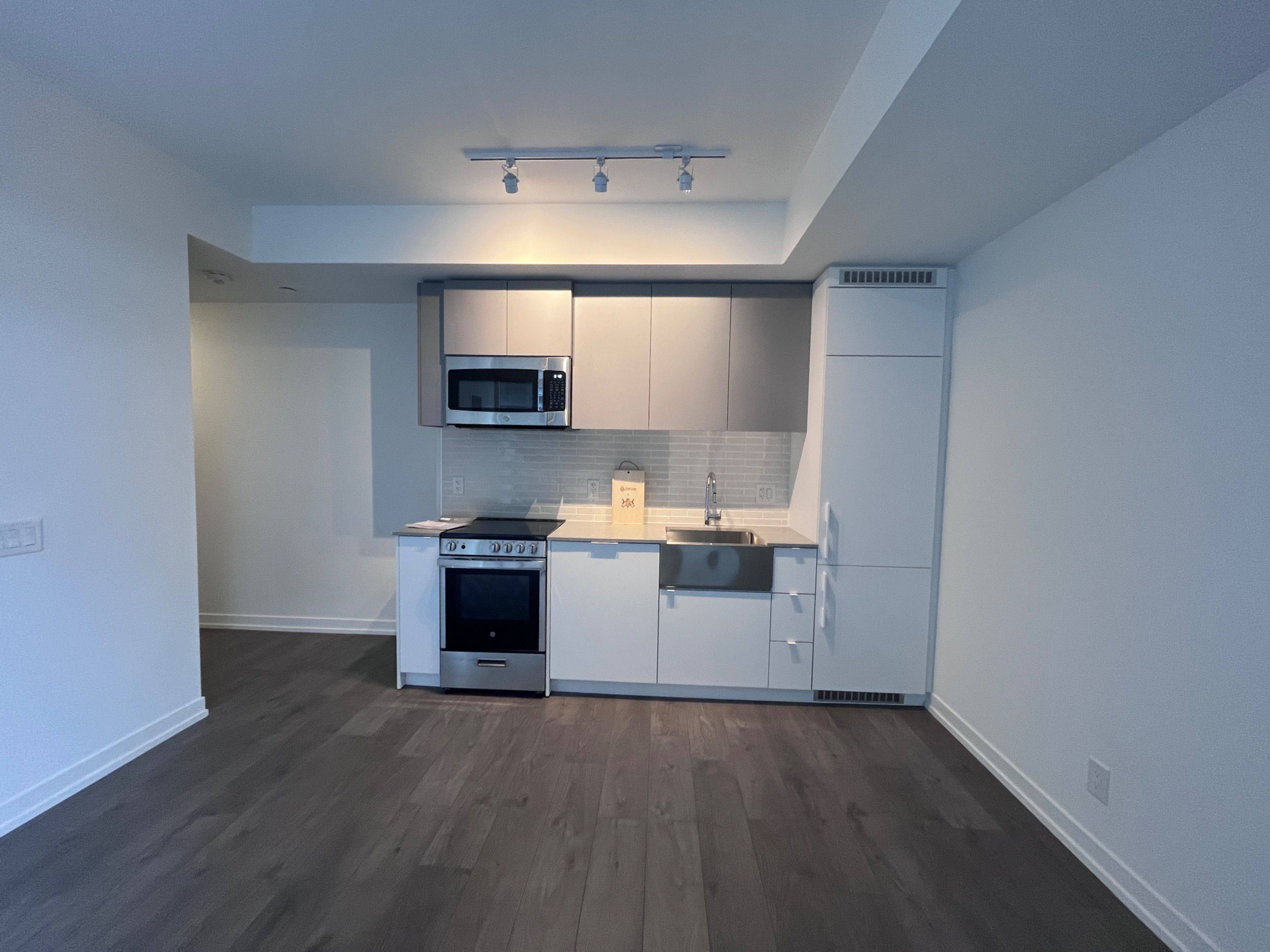 Toronto W01, ON M6K 0H8,270 Dufferin ST #810