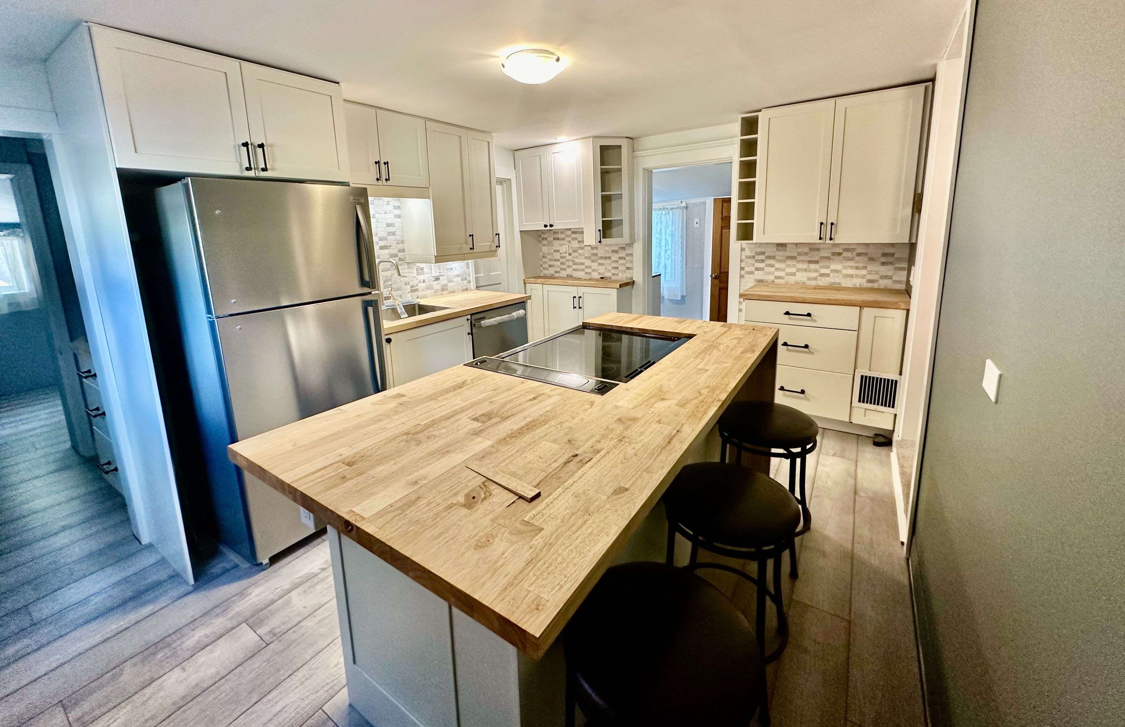 Hamilton, ON L9H 1Y6,269 Park ST W