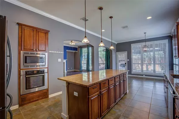 6809 Falcon Crest Lane,  Sachse,  TX 75048