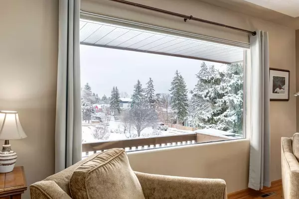 Calgary, AB T2L 1A1,4235 Chippewa RD NW