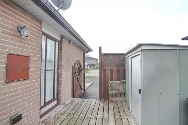 Brampton, ON L6T 2B6,185 Earnscliffe CIR