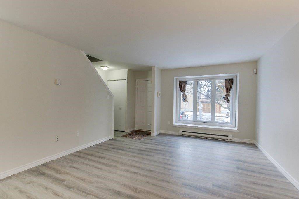 London East, ON N5V 4M3,1290 Bentley DR #28