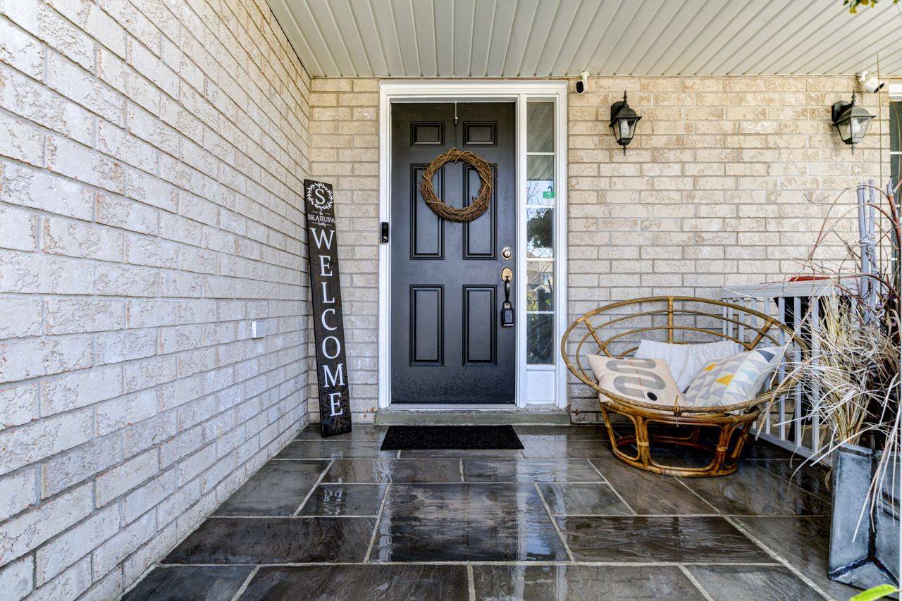 Barrie, ON L4M 0G1,31 Lancaster CT