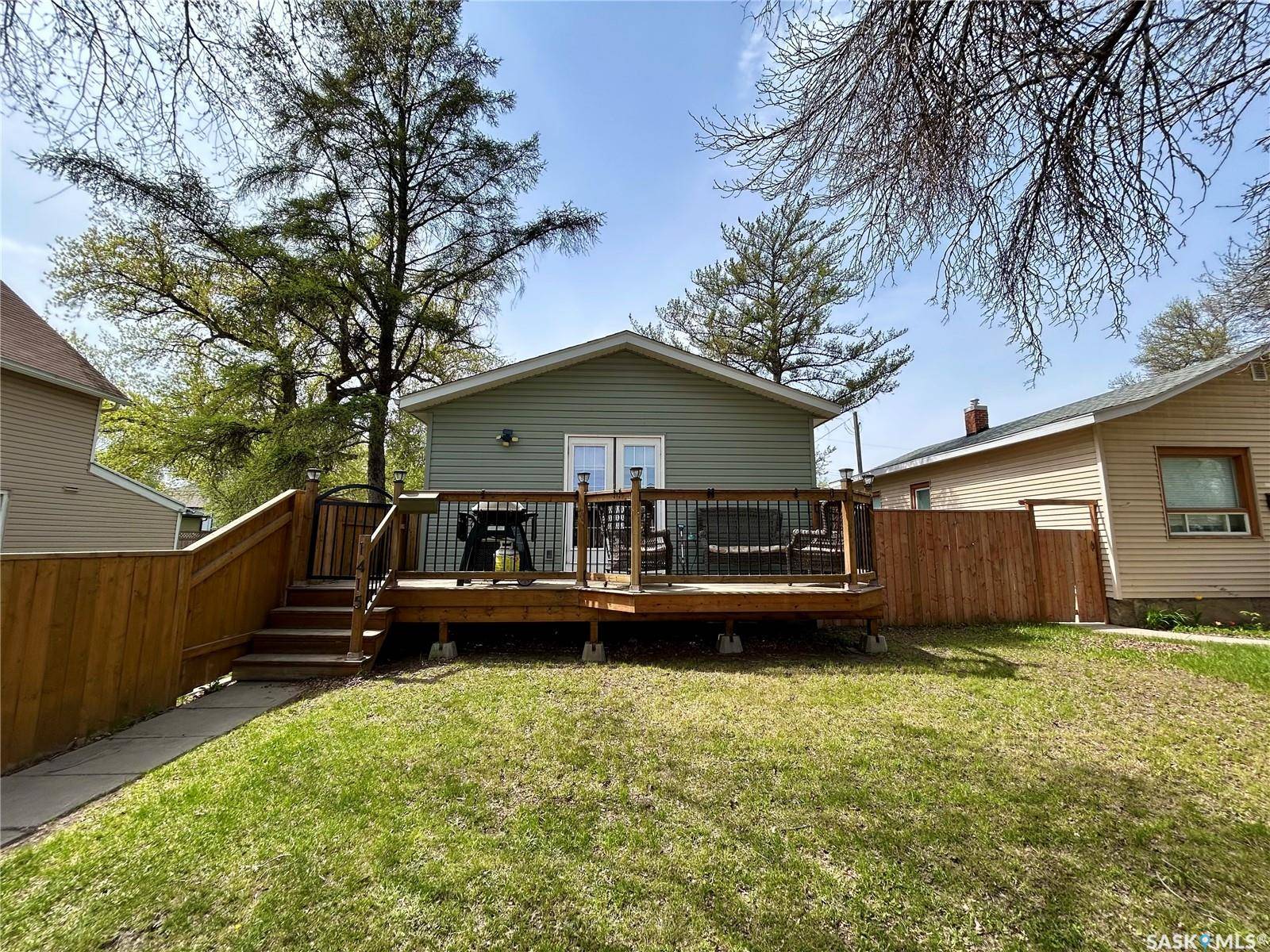 1415 B AVENUE N, Saskatoon, SK S7L 1G7