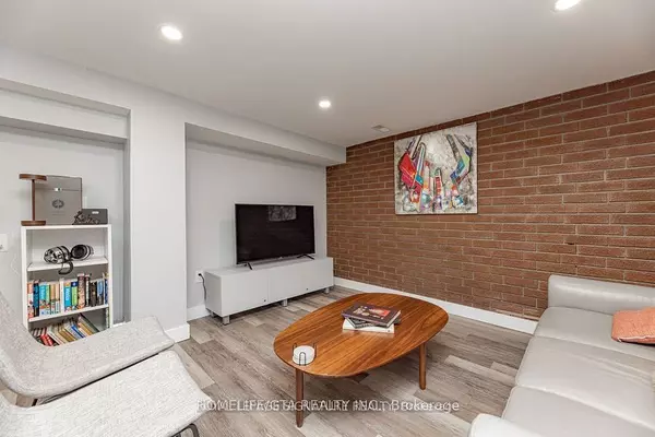 Oshawa, ON L1J 4G5,173 Warren AVE #Basement