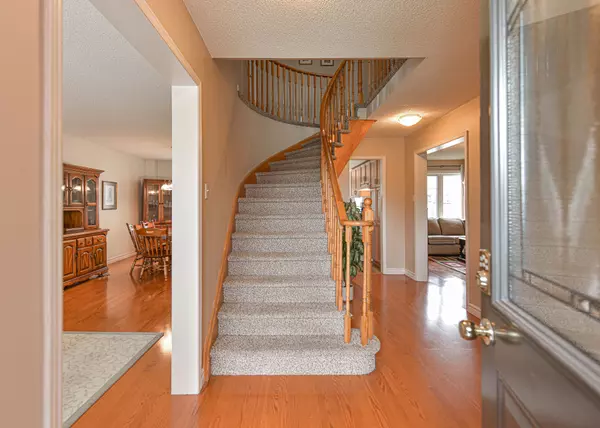 Barrie, ON L4N 7J3,13 Burke DR