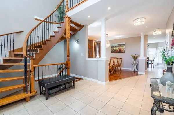 Hamilton, ON L8J 3Y6,24 Edgecroft CRES