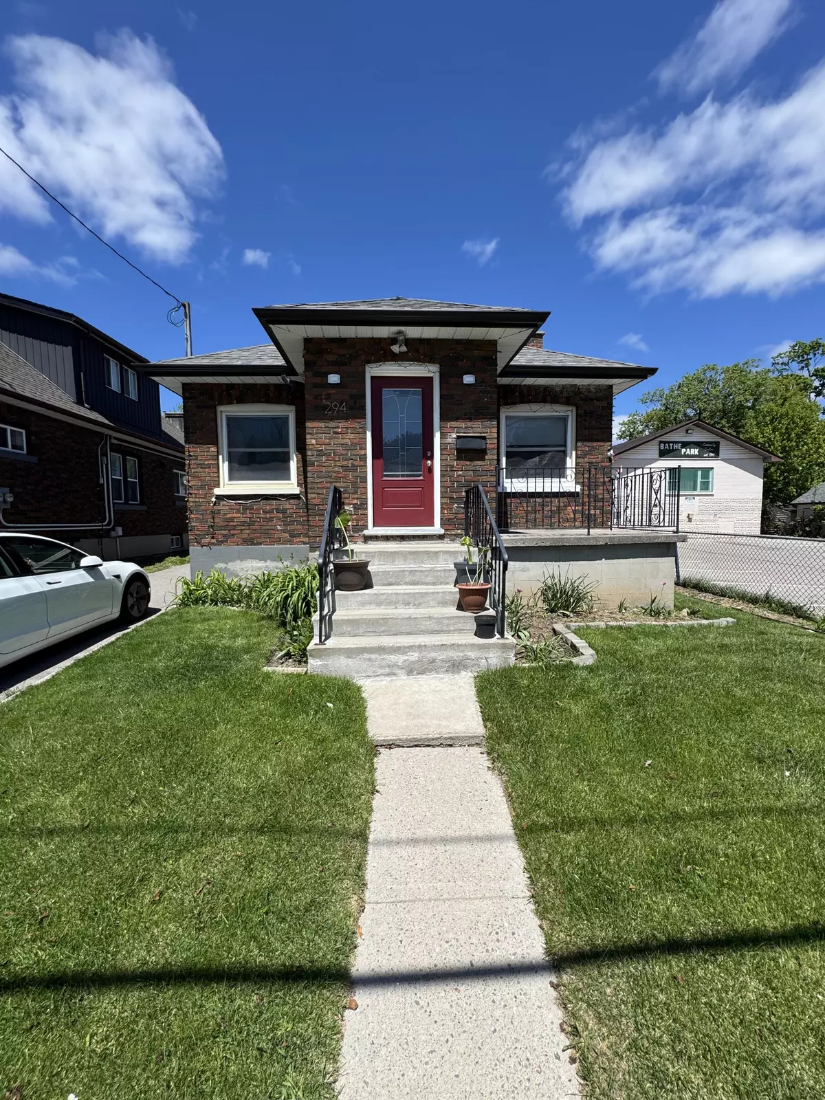 Oshawa, ON L1H 2B7,294 Eulalie AVE