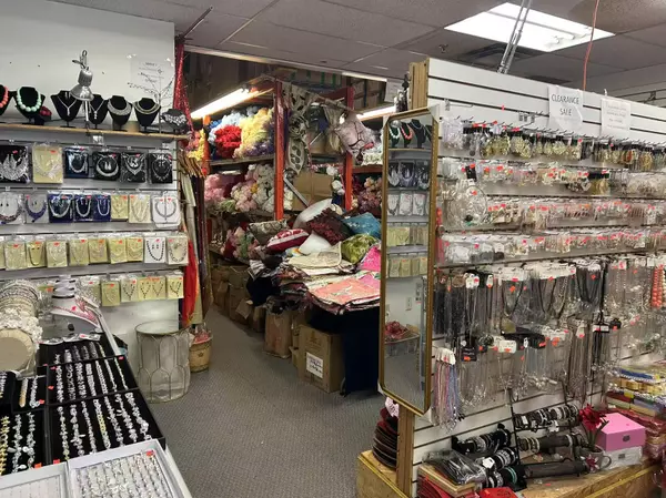 Mississauga, ON L5T 2A9,975 Pacific Gate #16