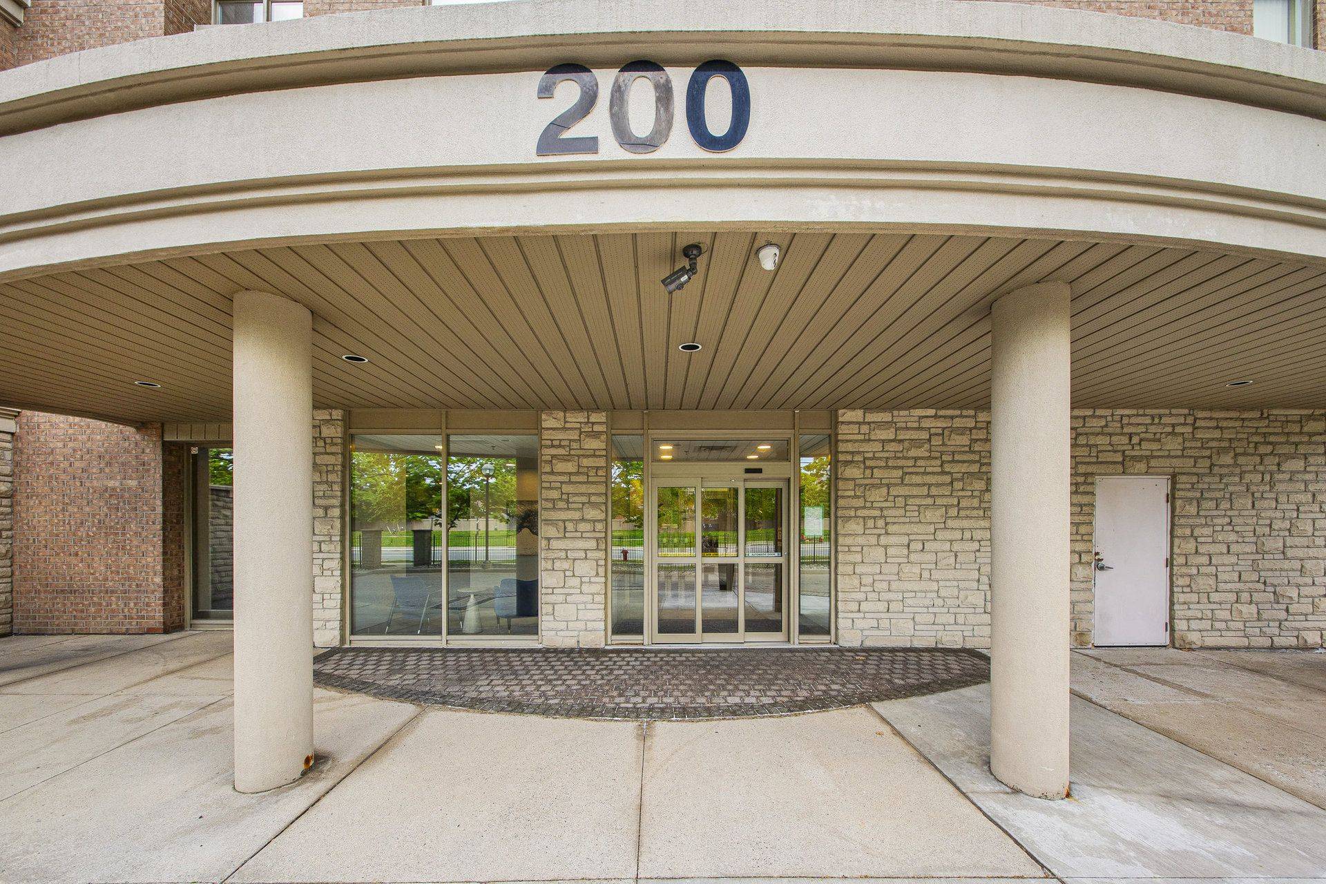 Mississauga, ON L5A 4L4,200 Burnhamthorpe RD E #402